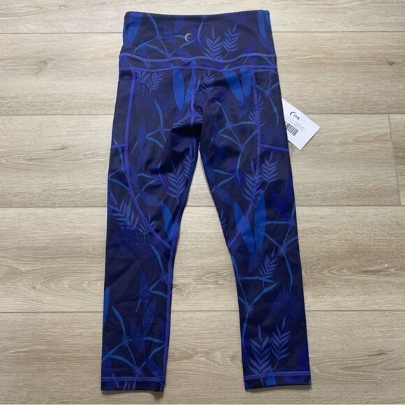 ZYIA Azul Blue Tropical Paradise‎ Pocket Light and Tight Hi Rise Capri Leggings - Picture 4 of 10